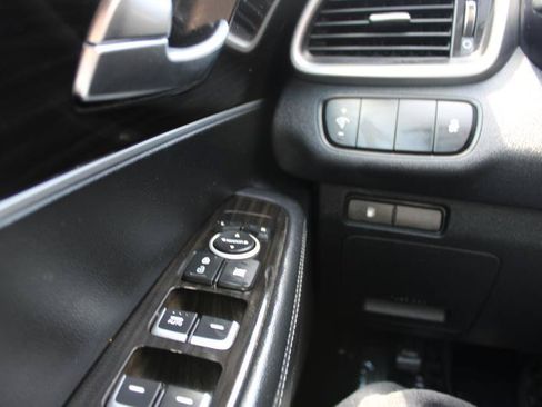 Used 2019 Kia Sorento L FWD image 18