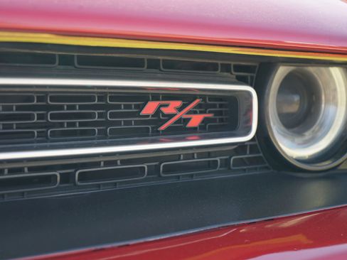 Used 2016 Dodge Challenger R/T w/ Driver Convenience Group image 7