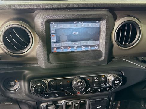 Used 2018 Jeep Wrangler Unlimited Sport S image 18