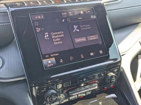 New 2025 Jeep Grand Cherokee Altitude image 13