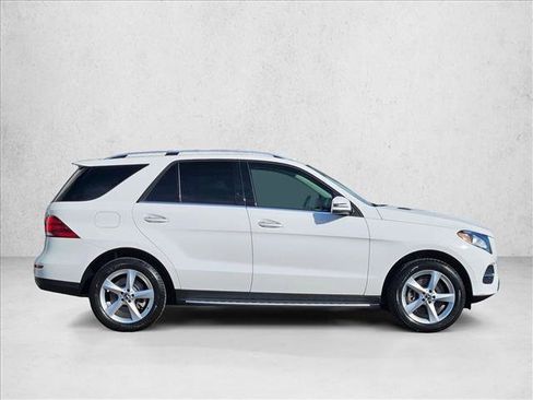 Used 2019 Mercedes-Benz GLE 400 4MATIC image 4