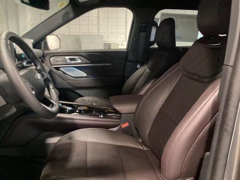 Used 2026 Ford Explorer Platinum w/ LUX Leather Package AWD/4WD image 11
