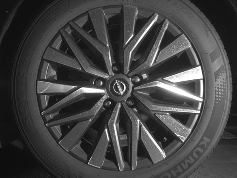 Used 2025 Nissan Altima 2.5 SV image 14