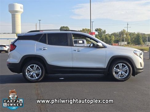 Used 2021 GMC Terrain SLE w/ Driver Convenience Package image 2