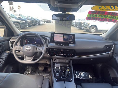 Used 2025 Nissan Rogue SL w/ Tech Package AWD/4WD image 18