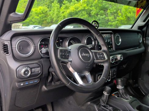 Used 2022 Jeep Wrangler Unlimited Sahara AWD/4WD image 10