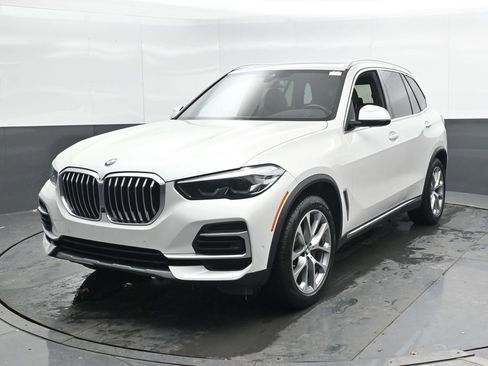 Used 2023 BMW X5 xDrive40i w/ Premium Package image 9