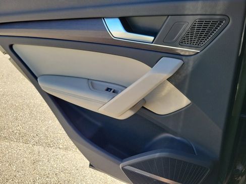 Used 2023 Audi Q5 e Premium Plus w/ Premium Plus Package image 12