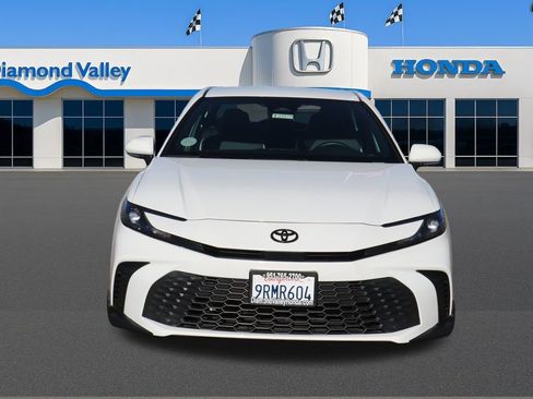 Used 2025 Toyota Camry SE image 2