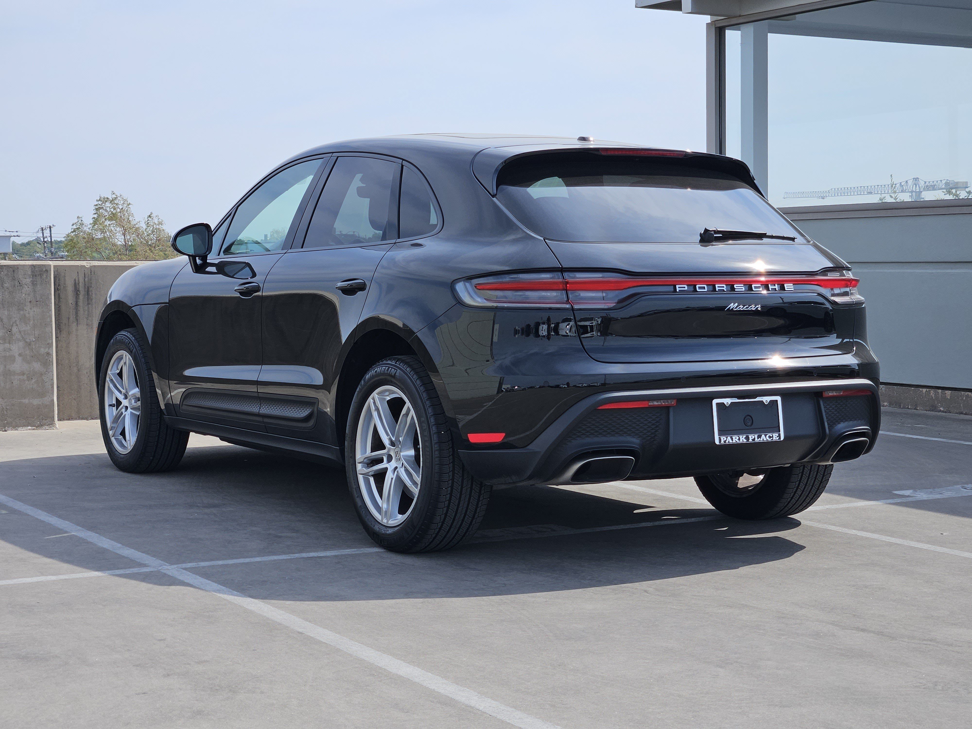 Certified 2026 Porsche Macan AWD/4WD image 3