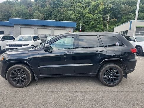 Used 2021 Jeep Grand Cherokee Laredo X AWD/4WD image 4