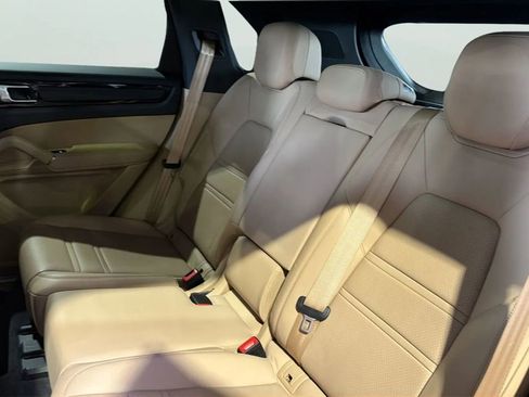 Used 2023 Porsche Cayenne AWD/4WD image 59