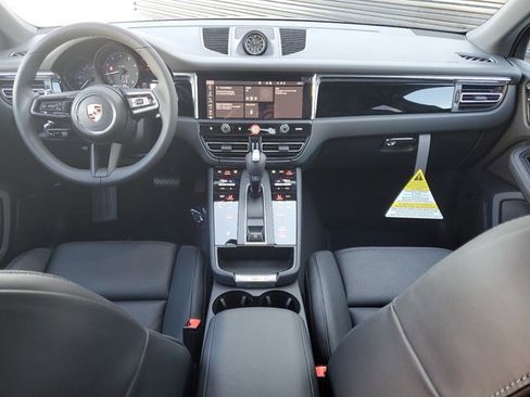 Used 2025 Porsche Macan image 16