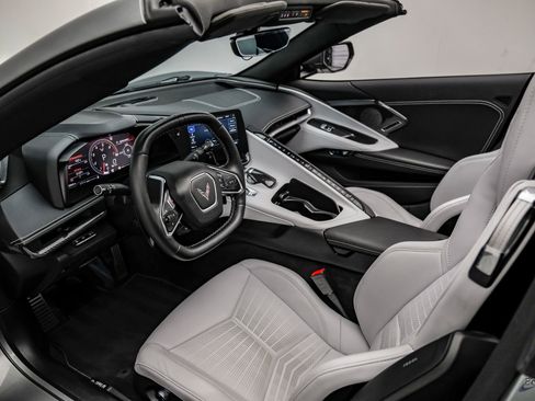 Used 2022 Chevrolet Corvette Stingray 2LT Z51 Performance & w/ Z51 Performance Package image 2