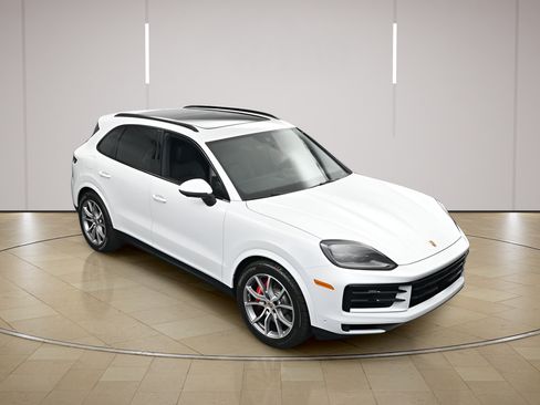Certified 2025 Porsche Cayenne S AWD/4WD image 38