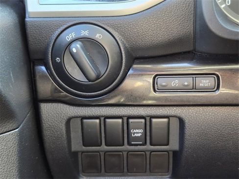 Used 2017 Nissan Titan SV image 37