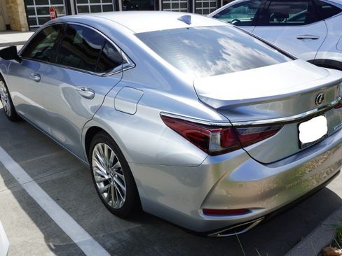 Used 2023 Lexus ES 350 Ultra Luxury w/ Accessory Package (Z2) FWD image 7