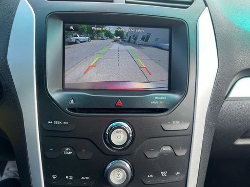 Used 2015 Ford Explorer XLT w/ Equipment Group 202B AWD/4WD image 15