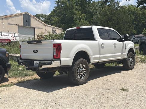 Used 2017 Ford F250 Lariat w/ Lariat Value Package AWD/4WD image 3