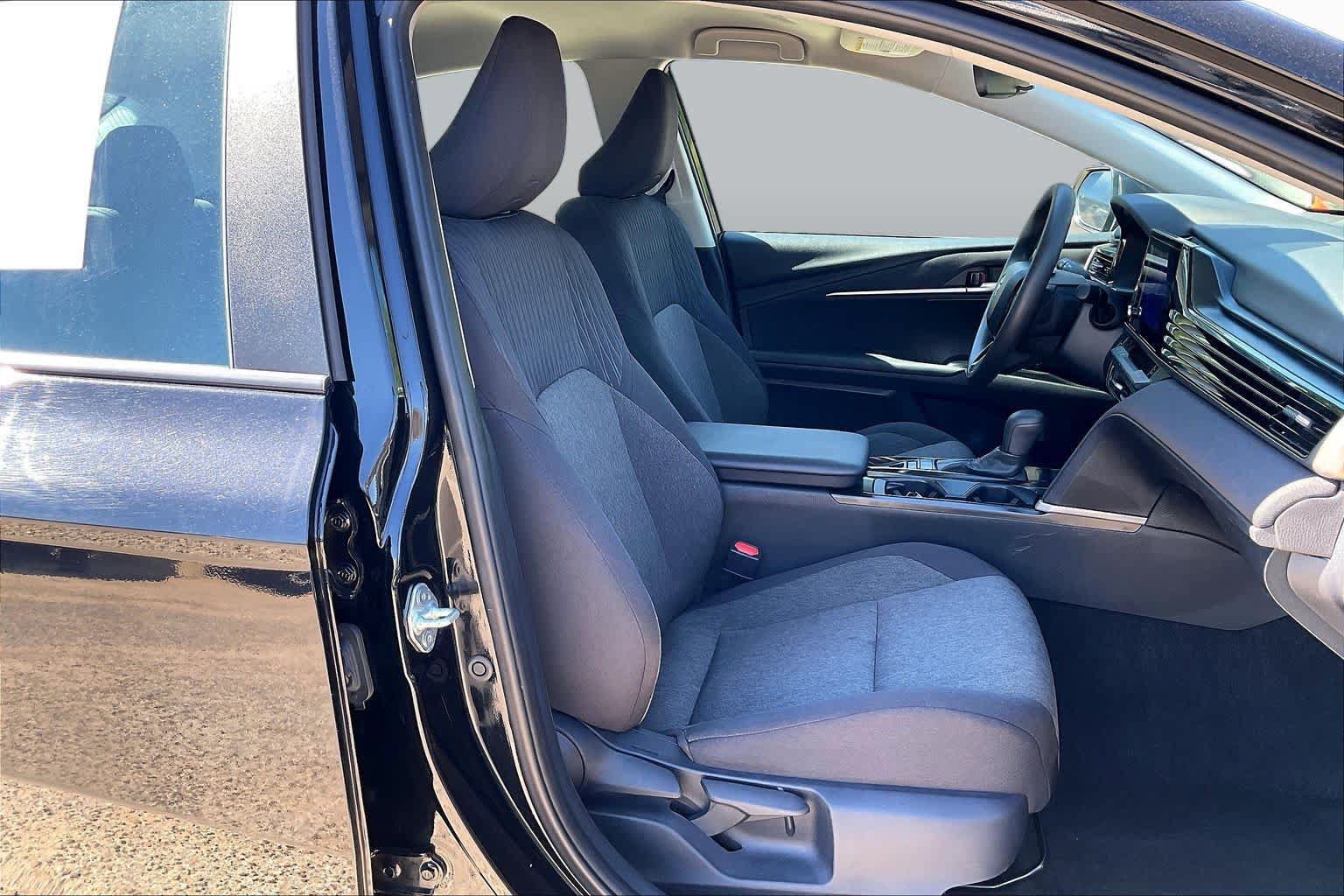 Used 2025 Toyota Camry LE FWD image 9