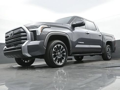 Used 2024 Toyota Tundra Limited AWD/4WD image 28