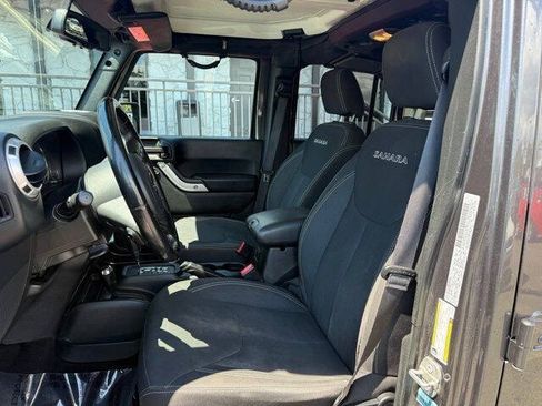 Used 2018 Jeep Wrangler Unlimited Sahara w/ Connectivity Group AWD/4WD image 11