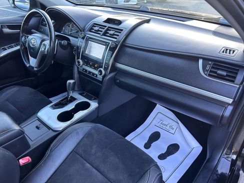 Used 2013 Toyota Camry SE w/ Leather Pkg FWD image 8