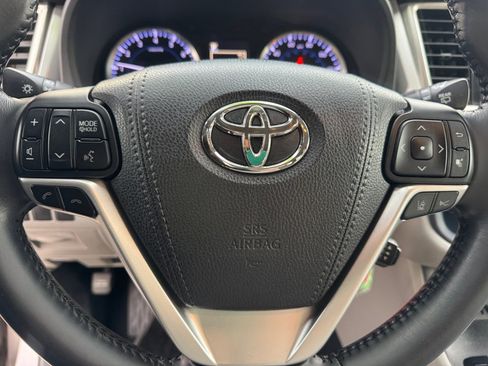 Used 2018 Toyota Highlander Plus image 37