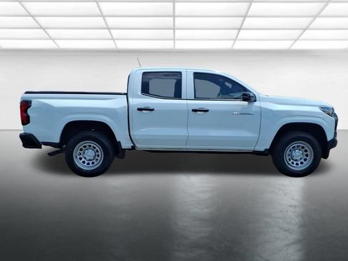 Used 2024 Chevrolet Colorado W/T w/ Advanced Trailering Package AWD/4WD image 9
