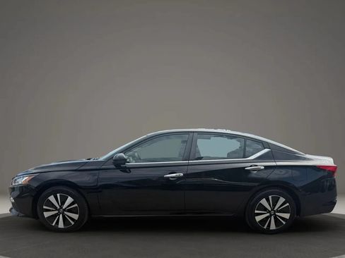 Used 2022 Nissan Altima 2.5 SV w/ SV Premium Package FWD image 8