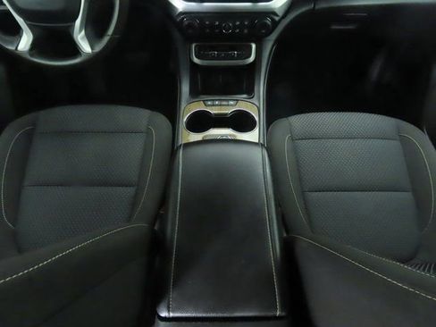 Used 2023 GMC Acadia SLE w/ LPO, Floor Liner Package image 16