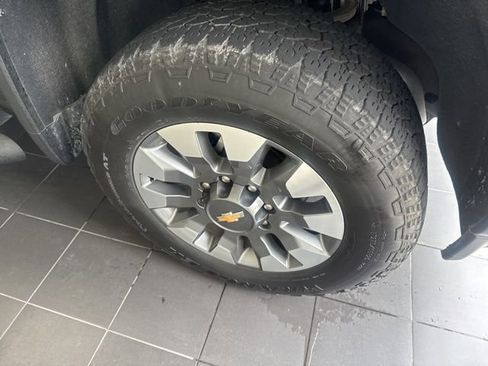 Used 2022 Chevrolet Silverado 2500 Custom w/ Custom Value Package image 6