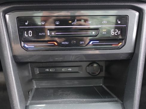 Certified 2023 Volkswagen Tiguan SE image 17