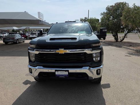 Used 2025 Chevrolet Silverado 2500 LT w/ Texas Edition AWD/4WD image 3