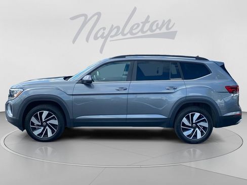 Used 2025 Volkswagen Atlas SE FWD image 2