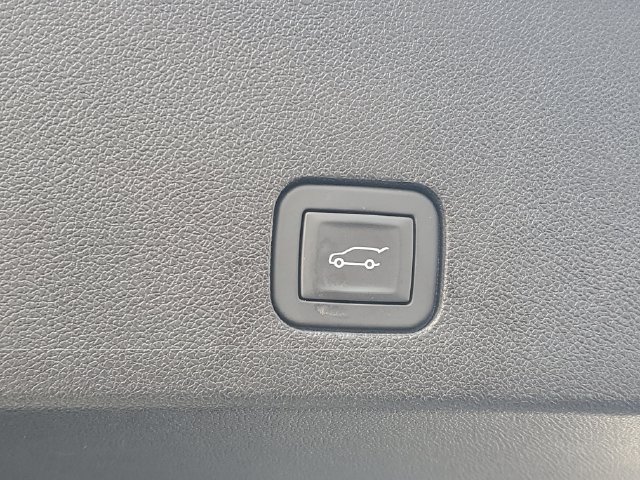 Used 2025 Cadillac XT6 Luxury w/ LPO, Floor Liner Package AWD/4WD image 10
