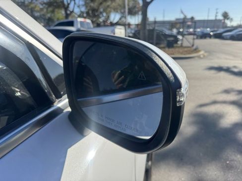 Certified 2023 Kia Telluride S image 5