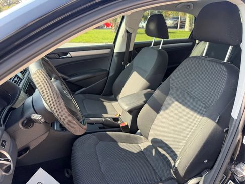 Used 2014 Volkswagen Passat 2.5 S FWD image 18