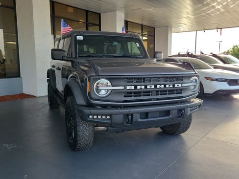 Used 2021 Ford Bronco Black Diamond AWD/4WD image 2