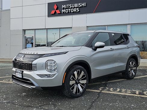 New 2026 Mitsubishi Outlander SE image 2