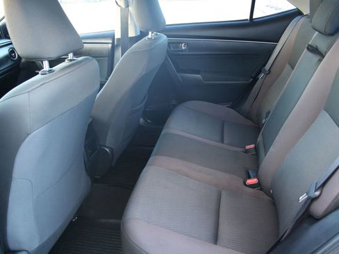 Used 2018 Toyota Corolla LE image 14