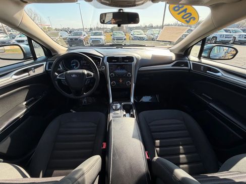 Used 2018 Ford Fusion SE image 12