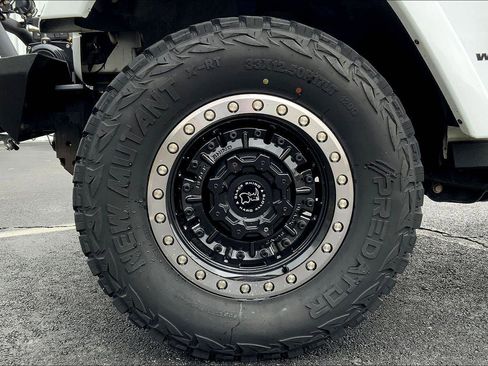 Used 2016 Jeep Wrangler Unlimited Sahara w/ Dual Top Group image 8