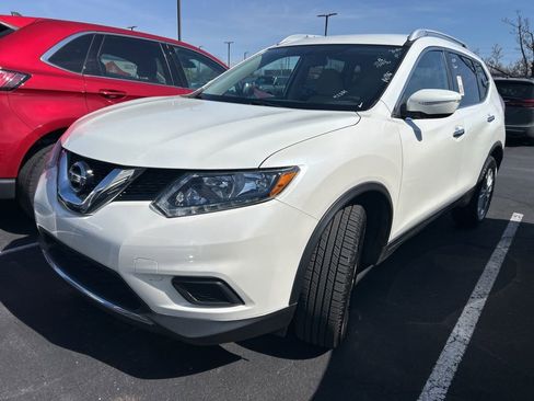 Used 2016 Nissan Rogue SV image 1