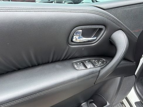 Used 2022 Nissan Armada SV w/ SV Appearance Package image 15