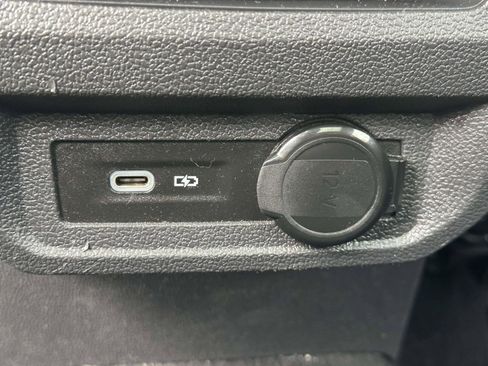 Used 2021 Volkswagen Tiguan SE w/ Panoramic Sunroof Package image 23