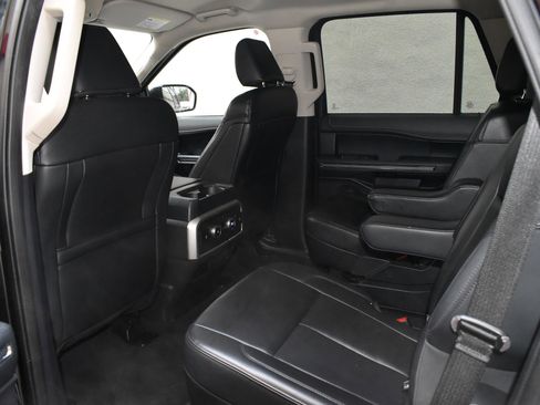 Used 2024 Ford Expedition XLT image 24