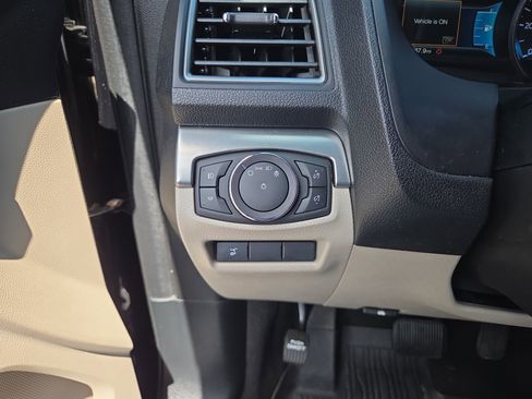 Used 2018 Ford Explorer XLT w/ Equipment Group 202A AWD/4WD image 27