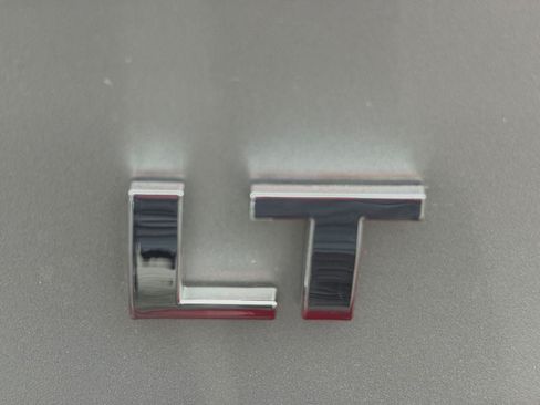 Used 2022 Chevrolet Malibu LT FWD image 32