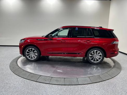 New 2026 Lincoln Aviator AWD w/ Jet Appearance Package image 9